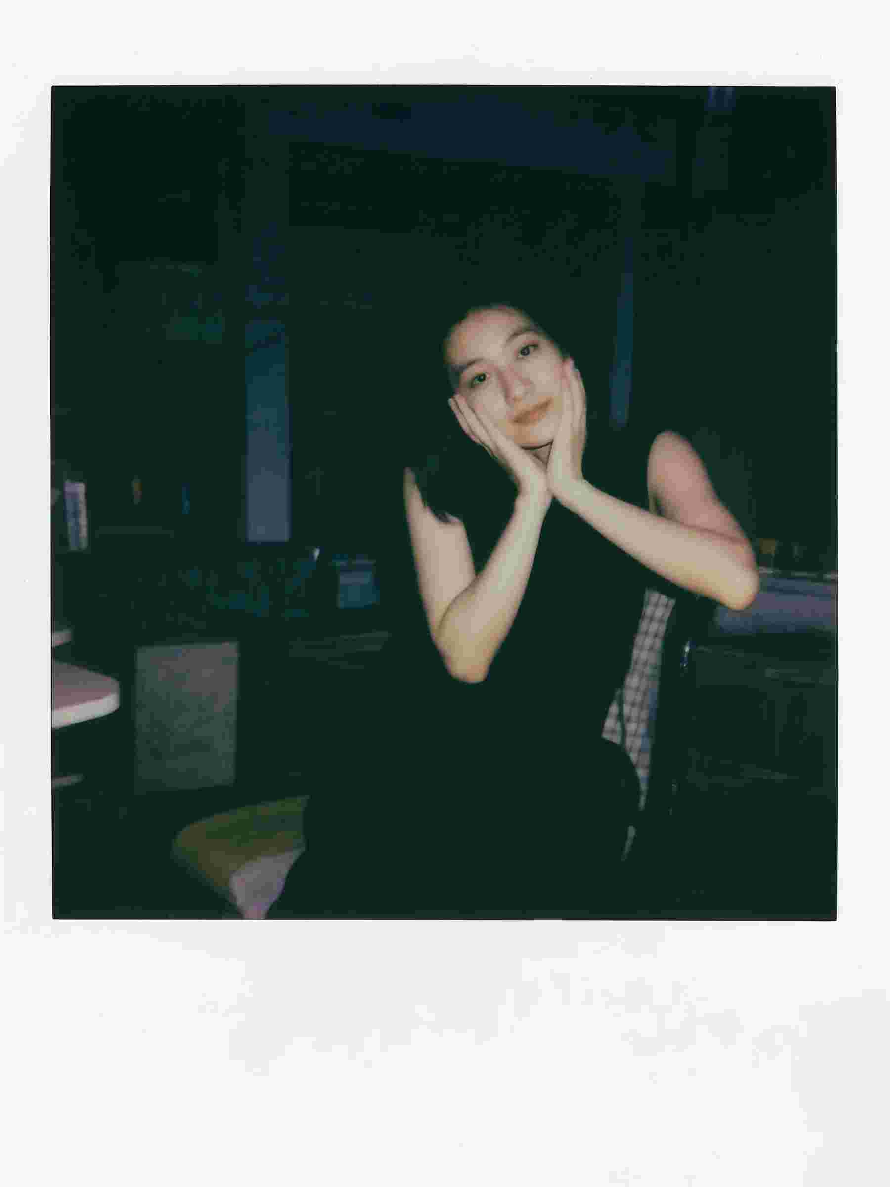 二十岁女儿穿到飞机失事时救下我